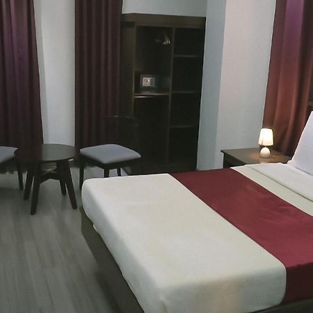 A.M @ 93Rd Hotel Olongapo Esterno foto
