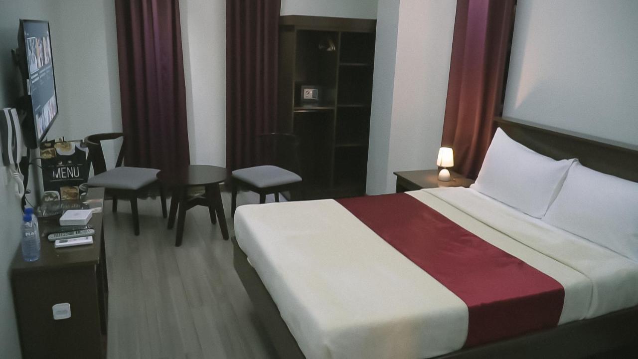A.M @ 93Rd Hotel Olongapo Esterno foto